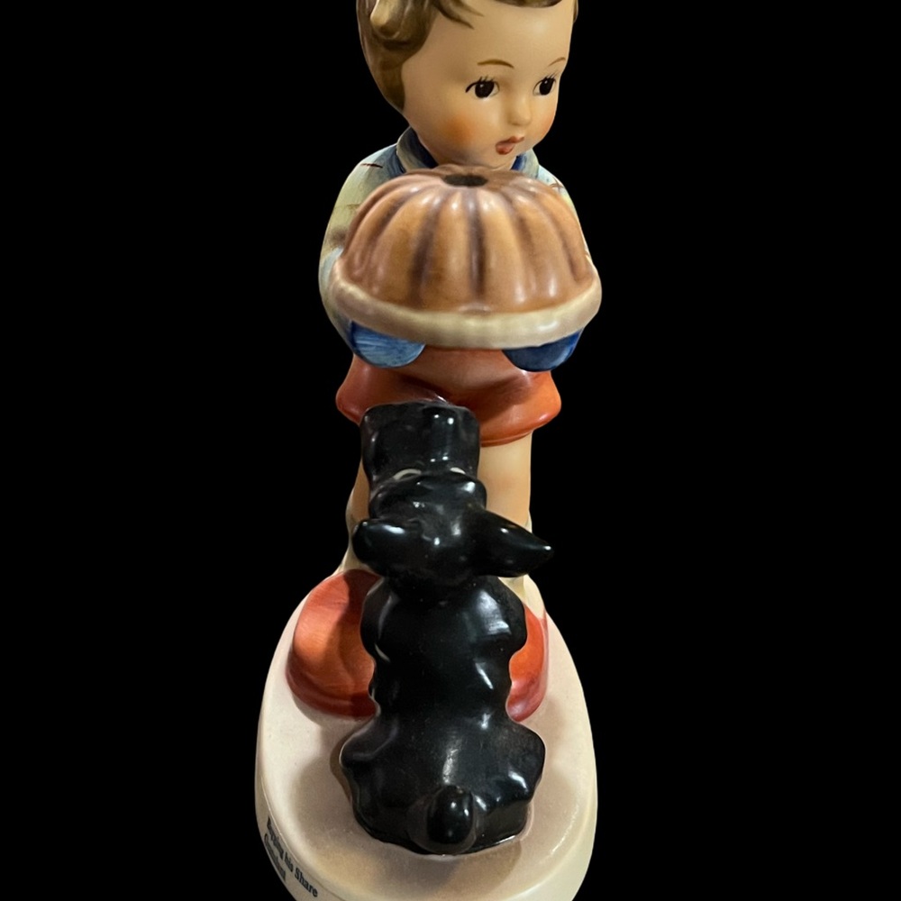 Vintage MI Hummel Boy and Dog Figurine - Picture 5 of 8